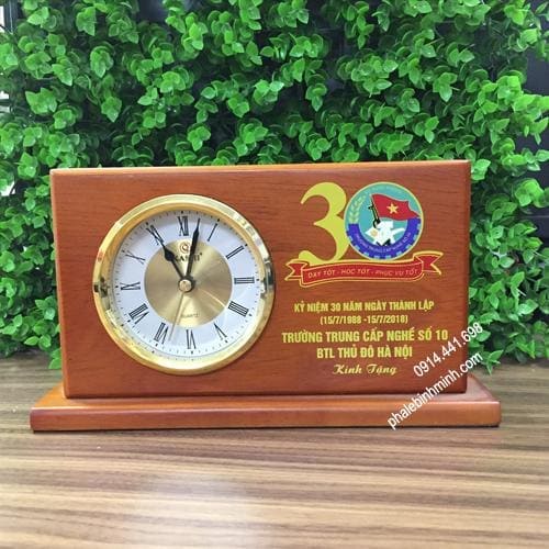 Đồng hồ pha lê để bàn cao cấp tại Hà Nội – In Viễn Đông