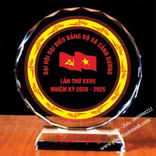 Kỷ niệm chương pha lê giá rẻ tại Hà Nội