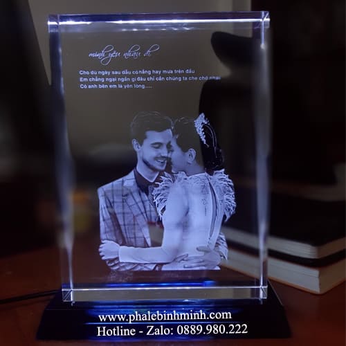 Khắc pha lê 3D kỷ niệm ngày cưới