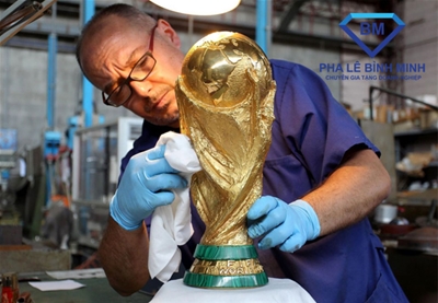 Ghé Thăm Nơi Chế Tác Cúp Vàng World Cup: Sự Kỳ Diệu Ẩn Sau Giải Thưởng Cao Quý
