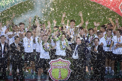Nam Định lần đầu vô địch V-League