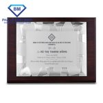 Bảng vinh danh gỗ đồng tại Bắc Ninh