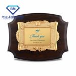 Bảng vinh danh gỗ đồng tại Bắc Giang