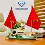 Bộ pha lê để bàn lá cờ