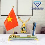 Bộ cắm bút để bàn chim đại bàng bằng pha lê