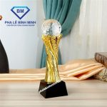 Cúp golf kim loại gắn quả bóng golf