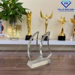 Biểu trưng pha lê hình cánh buồm đôi