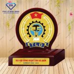 Tìm hiểu địa chỉ làm kỷ niệm chương gỗ đồng