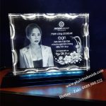 Khắc pha lê 3D để bàn làm việc