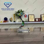Những lý do nên mua kỷ niệm chương pha lê